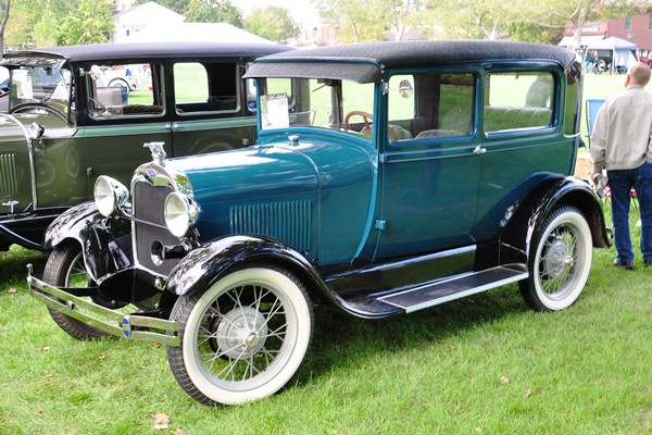 1928 Ford Tudor Sedan blue | Mac's Motor City Garage