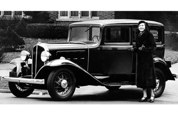 1932 Pontiac with home economist Jesse DeBoth | Mac's Motor City Garage