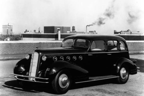 1934 LaSalle Sedan | Mac's Motor City Garage