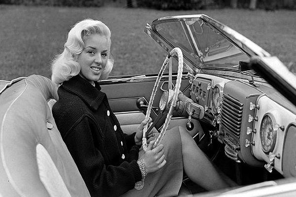 Diana Dors and her 1949 Delahaye roadster | Mac's Motor City Garage