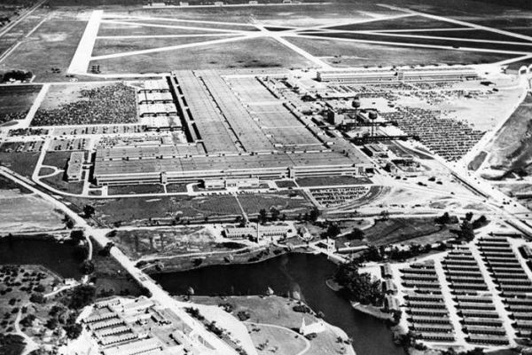 Video: Inside The Ford Willow Run Bomber Plant | Mac's Motor City Garage