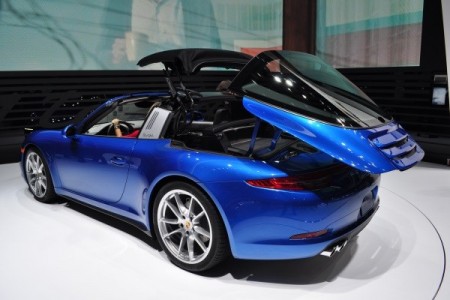 Video: Porsche 911 Targa roof in action | Mac's Motor City Garage