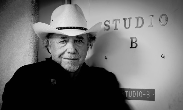 bobby bare singin' in the kitchen