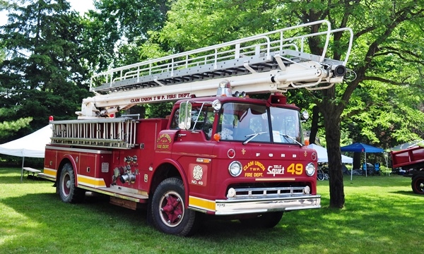 1972 Ford C900 Fire Truck Stephen and Jessie Dage | Mac's Motor City Garage